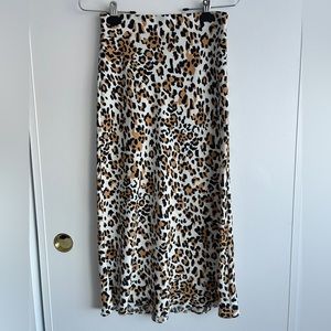 Aritzia Babaton leopard print midi skirt. Size 8. In perfect condition.